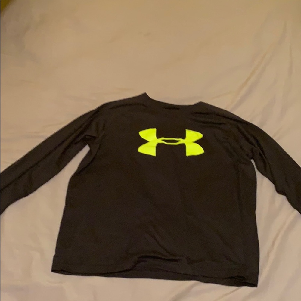 Long sleeved under armour shirt